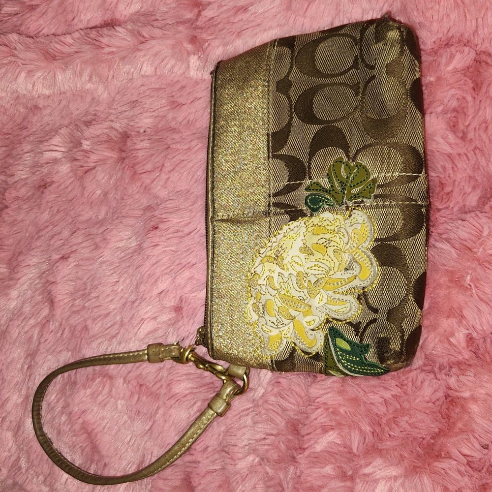 COACH Elegant Brown and Gold Women's Handbag